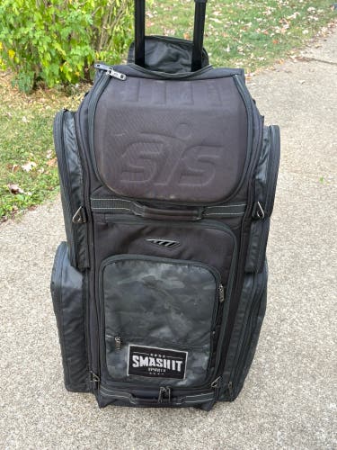 Smash it sports guerrilla v4 roller Bat/ equipment Bag (Used)