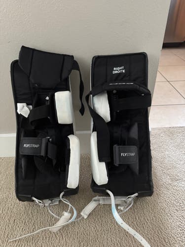 2024 CCM Y Flex Goalie Leg Pads (Used) size 22