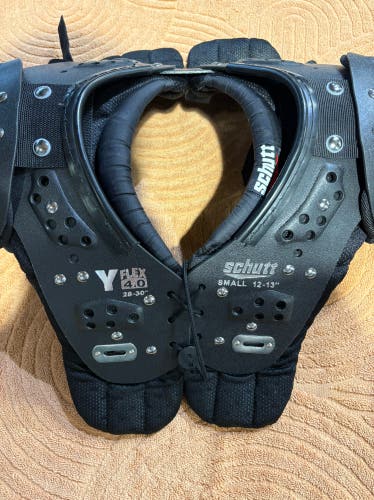 Small Schutt Y Flex 4.0 Shoulder Pads | 12-13" (Used)