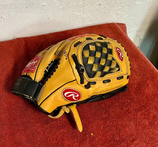 Rawlings Player Preferred Derek Jeter infield / pitchers glove.  RHT 11.5”