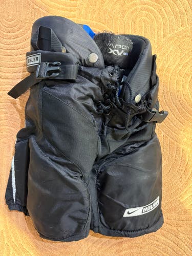 Black Youth Large Bauer XV Lite Hockey Pants (Used)