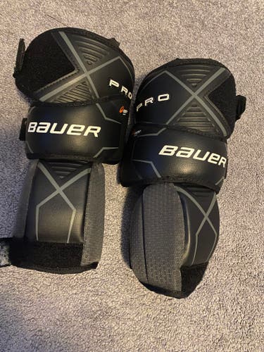Bauer Pro knee guards - Intermediate