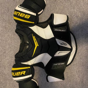 Small Senior Bauer Supreme 150 Shoulder Pads (Used)