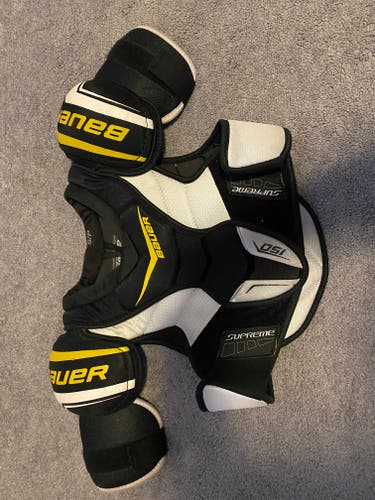 Small Senior Bauer Supreme 150 Shoulder Pads (Used)