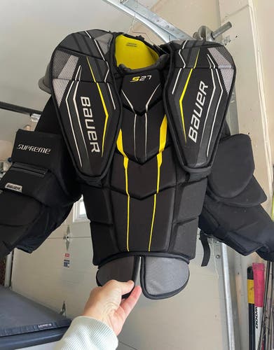 Used Medium Bauer Supreme S27 Goalie Chest Protector