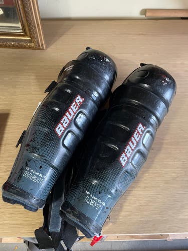 Senior Bauer Supreme 3000 16" Shin Pads (Used)
