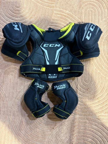 Youth CCM Tacks 9550 Chest Protector + Elbow Pads (Used)