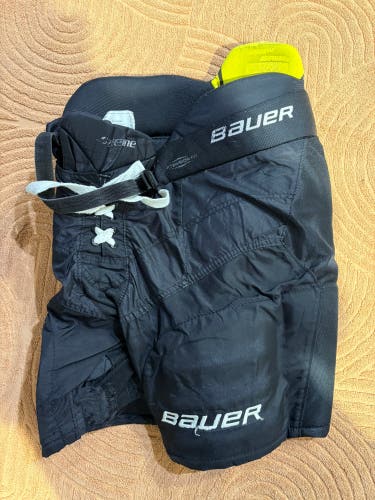 Black Youth Large Bauer Supreme 2s Pro Hockey Pants (Used)