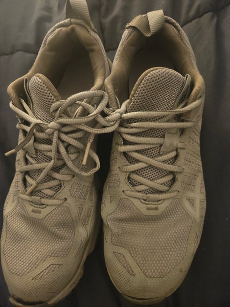 Men's Size M 10.5 (W 11.5) Adult Under Armour Shoes (Used)