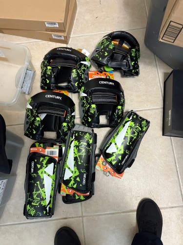 (New) huge lot of mma kickboxing gear