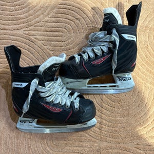 Junior CCM RBZ 40 Hockey Skates Regular Width Size 1 (Used)