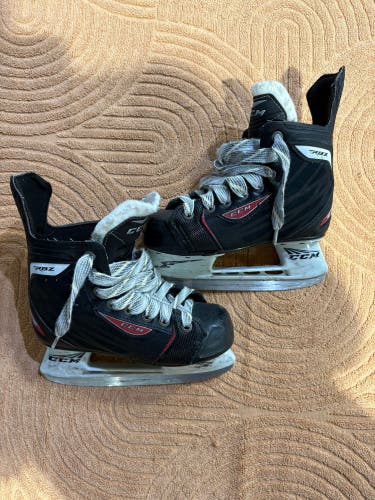 Junior CCM RBZ 40 Hockey Skates Regular Width Size 1 (Used)