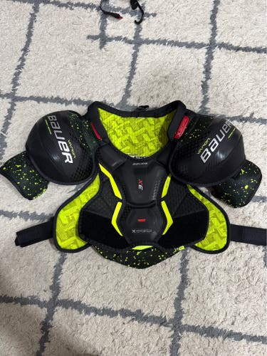 Small Junior Bauer Vapor 3X Shoulder Pads (Used)