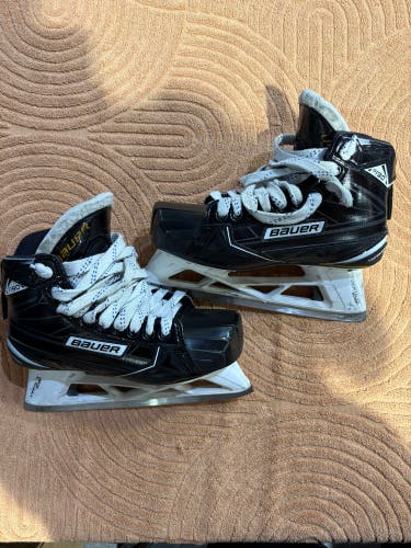 Intermediate Bauer Supreme S190 Hockey Goalie Skates Regular Width 6.5 (Used)