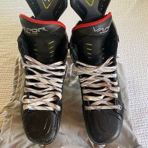 2021 Bauer Vapor Hyperlite Hockey Skates Fit 2, size 9 (fits shoe size 10.5) Used