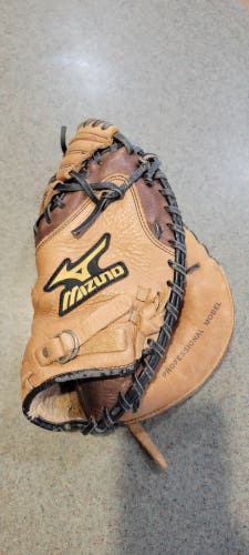 Mizuno Catcher's Franchise Excel Baseball Glove 32" (Used)