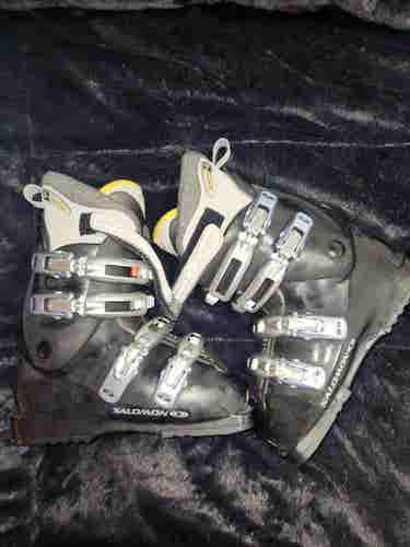 Women's Salomon All Mountain Ski Boots (Used)