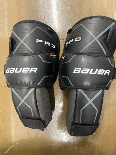 Bauer 2022 Pro Senior Goalie Knee Guards  (Used)