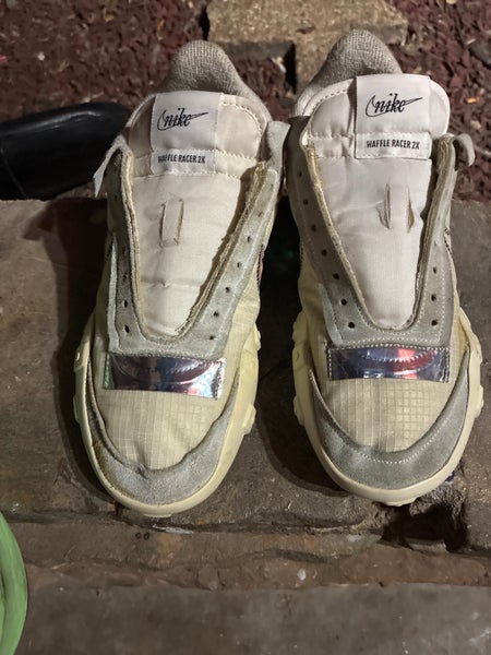 White Women's Size M 7.5 (W 8.5) Adult Nike Shoes (Used)