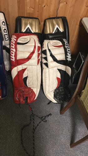 33" 2001 Heaton Helite-Z Goalie Leg Pads (Used)
