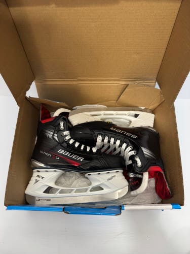 New Intermediate Bauer Vapor X4 Hockey Skates