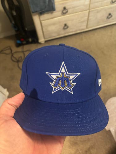 Seattle Mariners fitted hat. 7 5/8