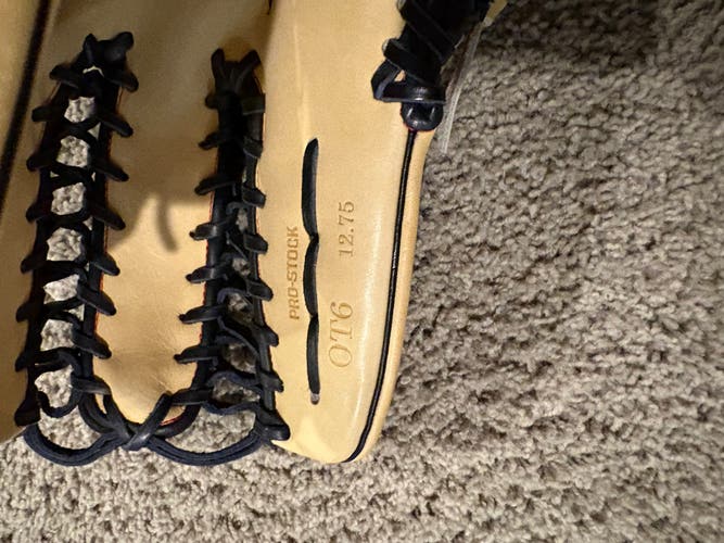 2020 Wilson A2000 RH Outfield Baseball Glove 12.75" (New)