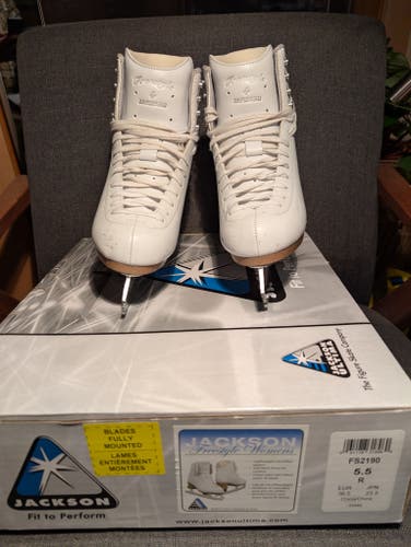 Jackson Ultima Freestyle Figure Skates Side 5.5 Regular (Like New)