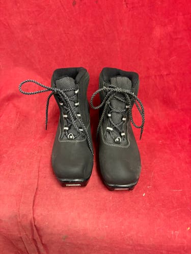 Classic Size 9.0 Rossignol Cross Country Ski Boots (Used)