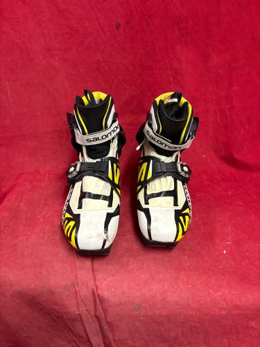 Size 6.0 Salomon Cross Country Ski Boots (Used)