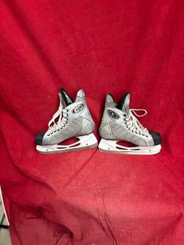 Easton Hockey Skates 8.5 (Used)