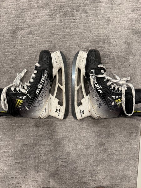 Bauer Vapor Hyperlite Hockey Skates 8 (Used)