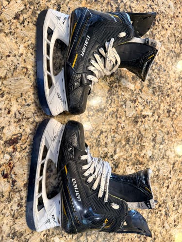 2022 Bauer Supreme M5 Pro Hockey Skates Extra Wide Width 6 (Used)