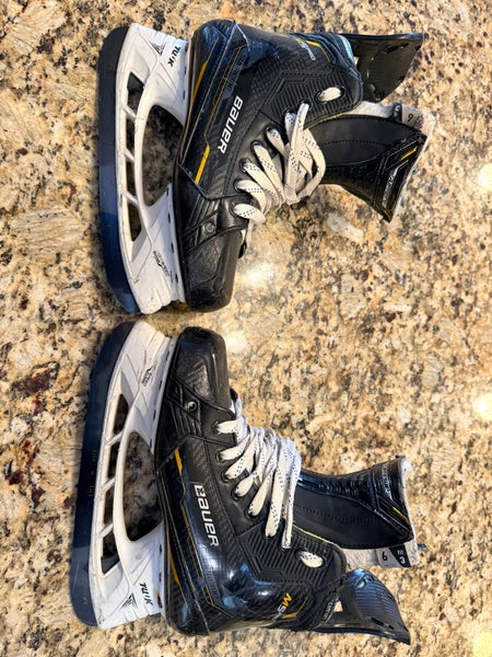 2022 Bauer Supreme M5 Pro Hockey Skates Extra Wide Width 6 (Used)