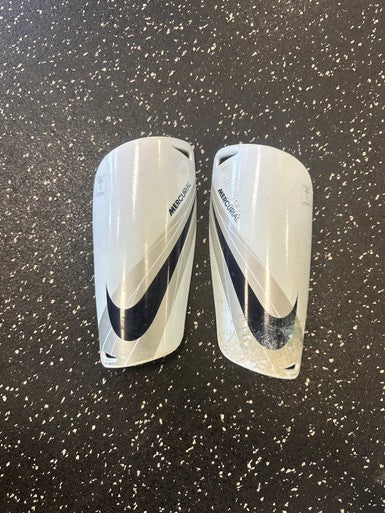 Used Nike Soccer Shin Guards Junior White LG 11849-S000032952