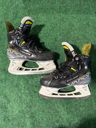 Junior Bauer Vapor 3X Hockey Skates (Regular) | Size 2.5 (Used)
