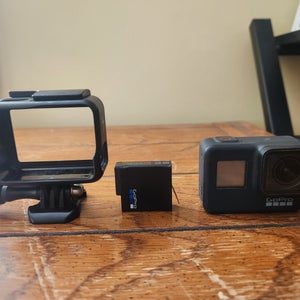 (Used) Gopro Hero 7 Black With Battery And Cage