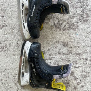 2023 Bauer Supreme M4 Hockey Skates Extra Wide Width Size 5.5 (Used)