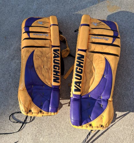 2005 33" Vaughn Velocity V2 Goalie Leg Pads Pro Stock (Used)