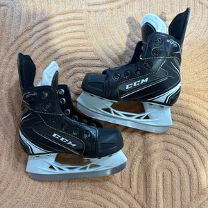Youth CCM Tacks 9040 Hockey Skates Regular Width 9 (Used)