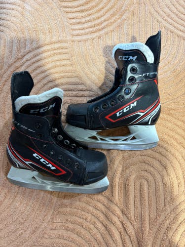 Youth CCM JetSpeed FT340 Hockey Skates Regular Width 11 (Used)