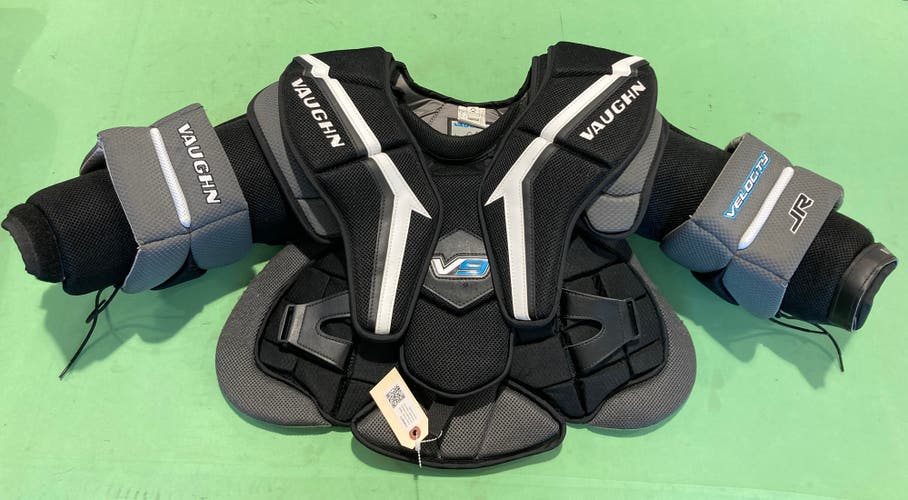 Junior Small / Medium Vaughn Velocity V9 Goalie Chest Protector (Used)