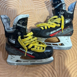 Intermediate Bauer Vapor X3 Hockey Skates Regular Width 6.5 (Used)