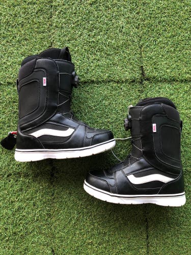 Men's 9.5 Vans Encore Snowboard Boots (Used)