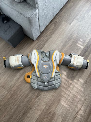 Large Vaughn Ventus LT88 Goalie Chest Protector (Used)