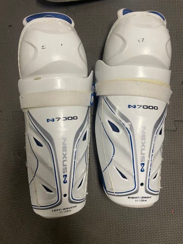 PACKAGE Bauer Jr. Small N7000 Shoulder Pads, N7000 Shin Pads 11"