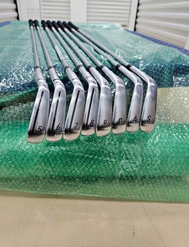 TaylorMade Qi Right Handed Iron Set Stiff Flex