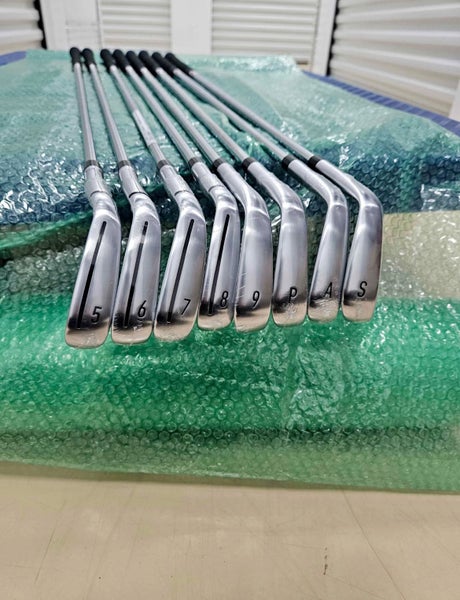 TaylorMade Qi Right Handed Iron Set Stiff Flex