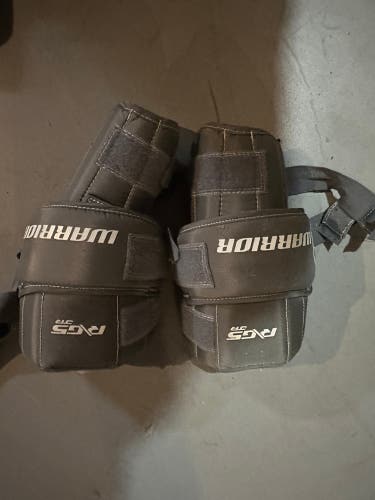 (Used)warrior knee pads basically new