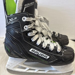 Bauer XLS Hockey Skates Regular Width Size 2 (Used)
